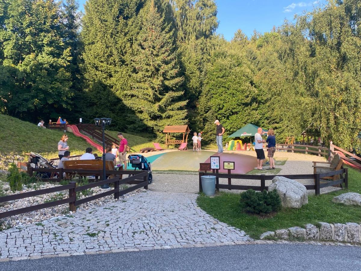 Hotel Peklo Pro Rodiny S Detmi Josefuv Dul Bagian luar foto